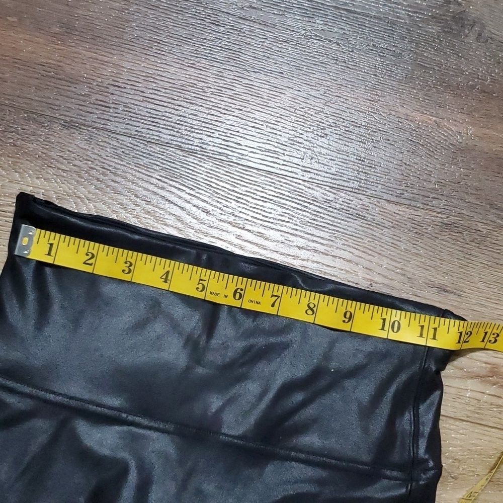 Spanx very black faux leather moto leggings - Picture 5 of 8